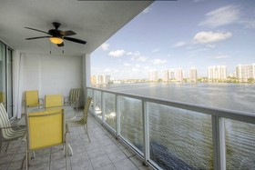 Marina Bay Club