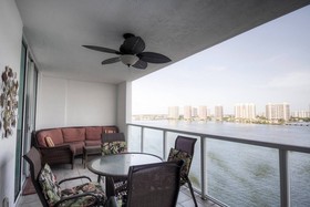 Marina Bay Club