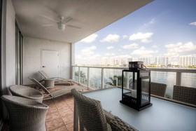 Marina Bay Club