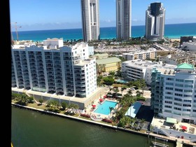 Marina Bay Club