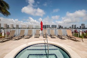 Marina Bay Club