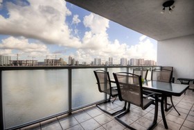 Marina Bay Club