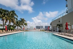 Marina Bay Club