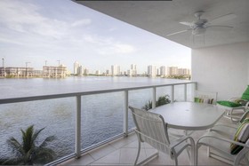 Marina Bay Club