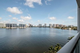 Marina Bay Club