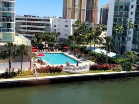 Marina Bay Club