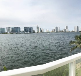 Marina Bay Club