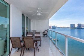 Marina Bay Club