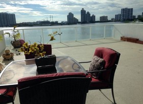 Marina Bay Club