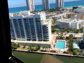 Marina Bay Club