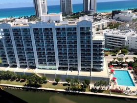 Marina Bay Club