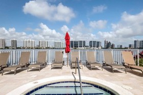 Marina Bay Club