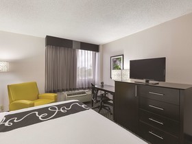La Quinta Inn & Suites by Wyndham Miami Lakes
