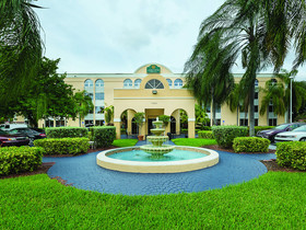 La Quinta Inn & Suites by Wyndham Miami Lakes
