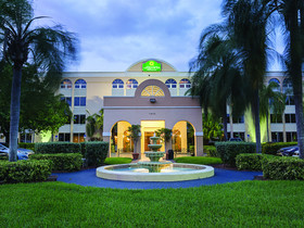 La Quinta Inn & Suites by Wyndham Miami Lakes