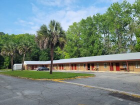 Harikrishna Midway Motel