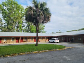 Harikrishna Midway Motel