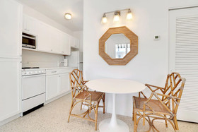 Gondolier Apartments & Inn