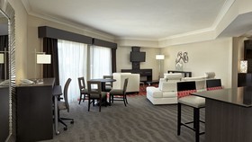 Holiday Inn Express & Suites Naples Downtown - 5th Avenue