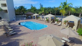 Holiday Inn Express & Suites Naples Downtown - 5th Avenue