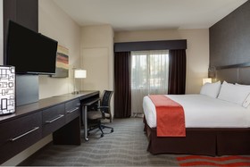 Holiday Inn Express & Suites Naples Downtown - 5th Avenue