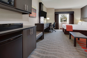 Holiday Inn Express & Suites Naples Downtown - 5th Avenue