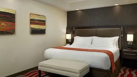 Holiday Inn Express & Suites Naples Downtown - 5th Avenue