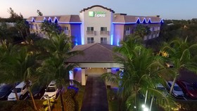 Holiday Inn Express & Suites Naples Downtown - 5th Avenue