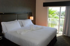 Holiday Inn Express & Suites Naples Downtown - 5th Avenue