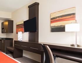 Holiday Inn Express & Suites Naples Downtown - 5th Avenue