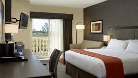 Holiday Inn Express & Suites Naples Downtown - 5th Avenue