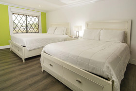 Spinnaker Inn of Naples