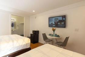 Spinnaker Inn of Naples