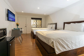 Spinnaker Inn of Naples