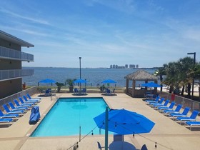 Best Western Navarre Waterfront