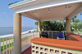 Best Western Navarre Waterfront