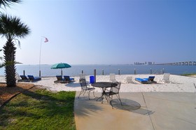 Best Western Navarre Waterfront