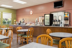 Howard Johnson by Wyndham Ocala FL