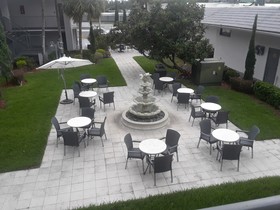 Clarion Inn & Suites Across From Universal Orlando Resort Hotel