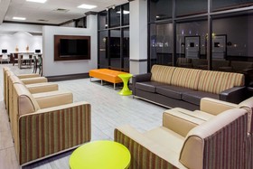Days Inn & Suites by Wyndham Orlando Airport