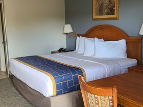Days Inn & Suites by Wyndham Orlando East UCF Area