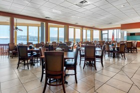 Quality Inn & Suites Riverfront