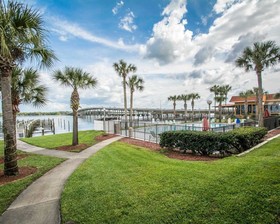 Quality Inn & Suites Riverfront