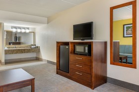 Quality Inn & Suites Riverfront