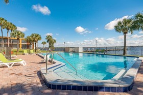 Quality Inn & Suites Riverfront
