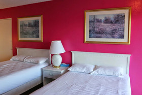 Camelot Waterfront Inn