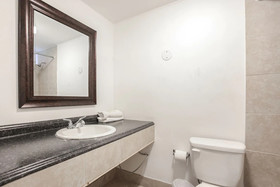 Camelot Waterfront Inn
