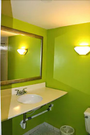 Camelot Waterfront Inn