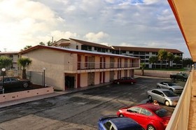Camelot Waterfront Inn