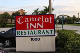 Camelot Waterfront Inn